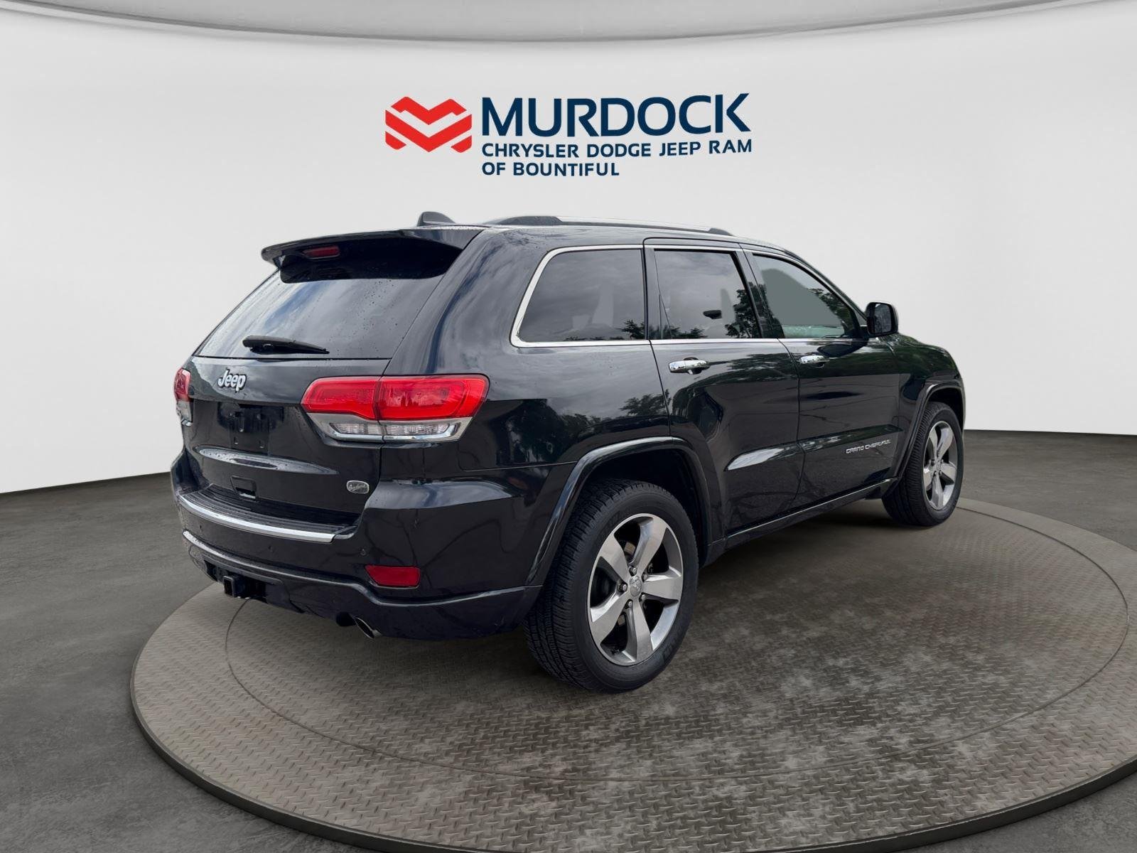 Used 2015 Brilliant Black Crystal Pearlcoat Jeep Overland image 8