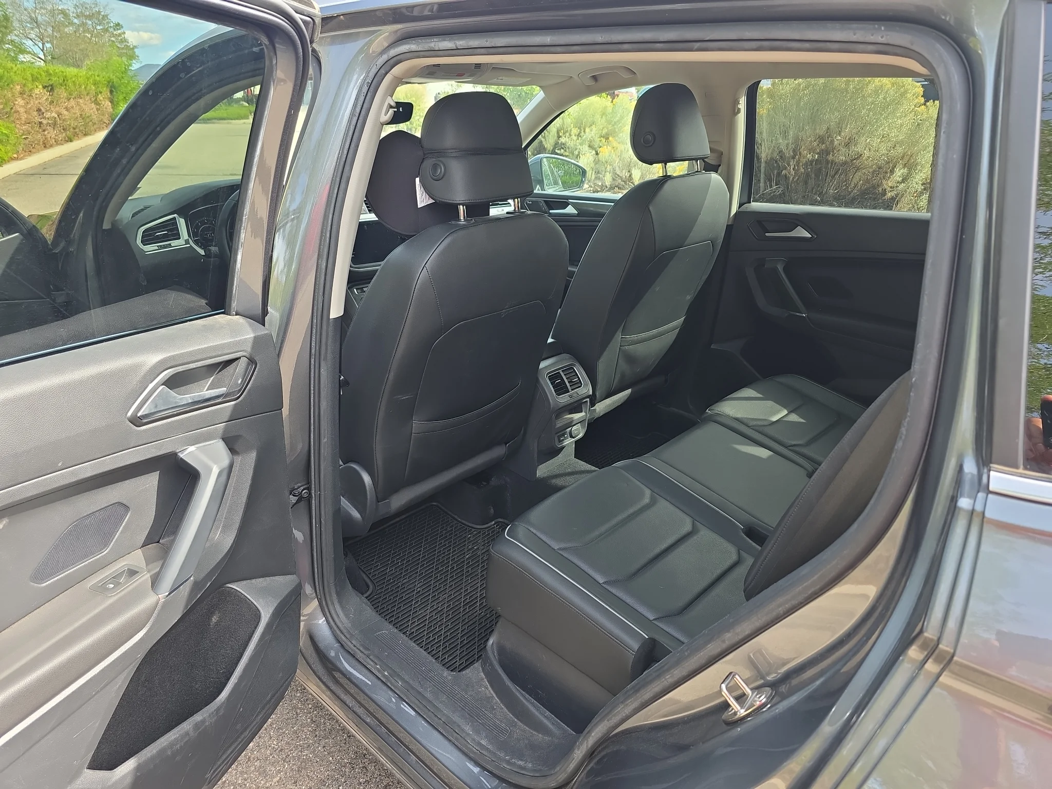 Used 2018 Platinum Gray Metallic Volkswagen SEL Premium image 7