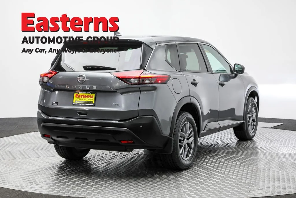 Used 2021 Gray Nissan S image 5