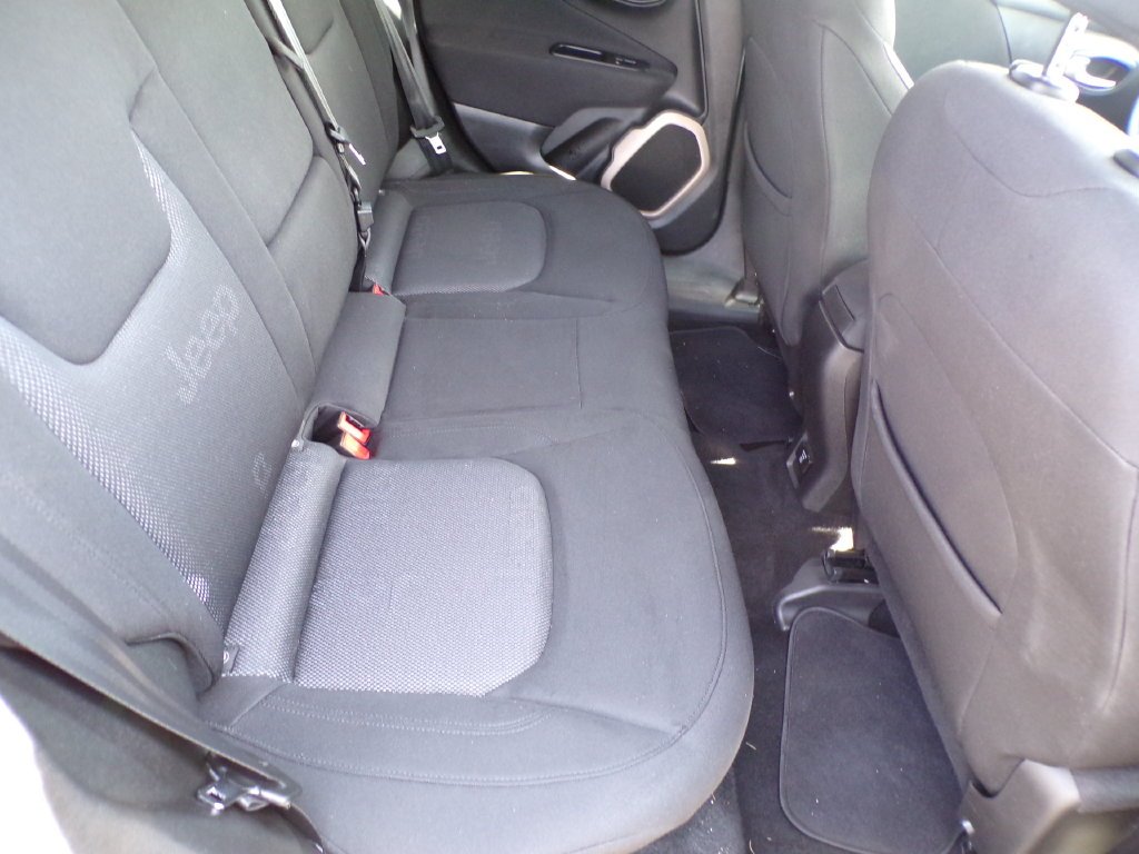 Used 2015 Green Jeep Latitude image 7