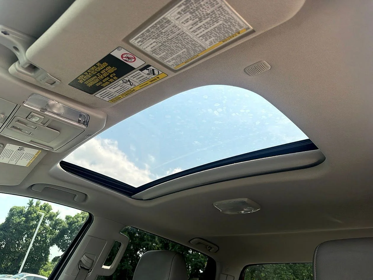 Used 2021  Toyota Limited image 26