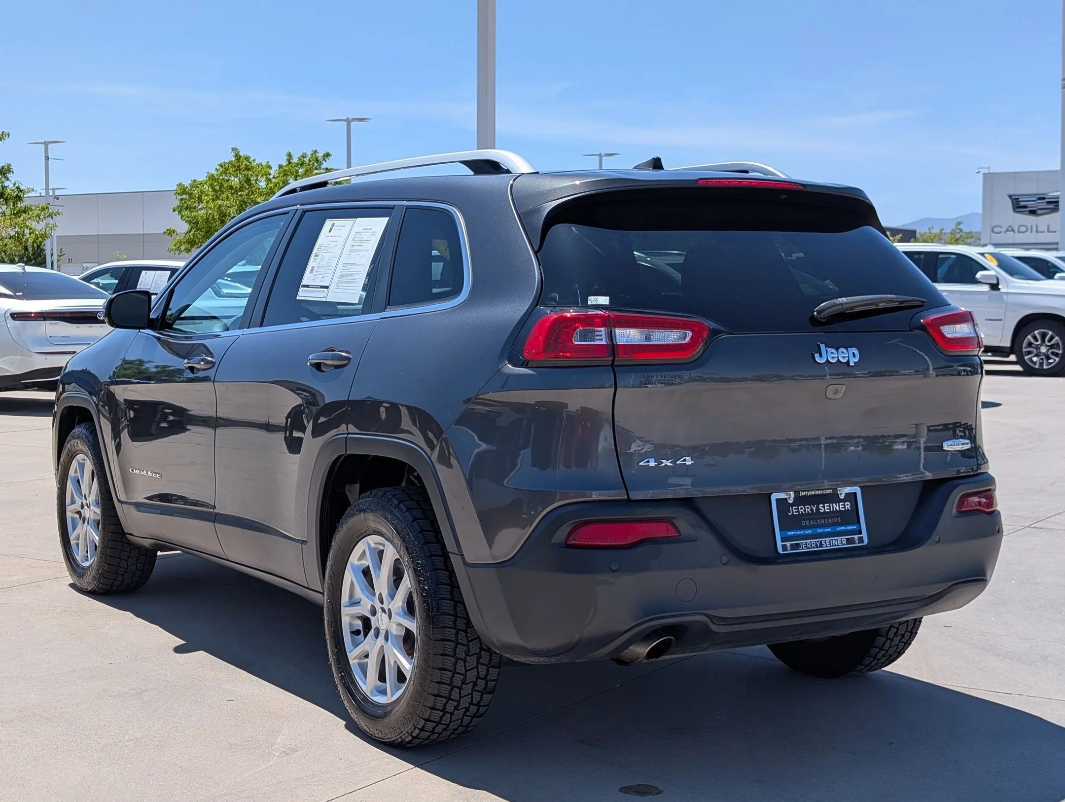 Used 2017 Granite Crystal Metallic Clearcoat Jeep Latitude image 3