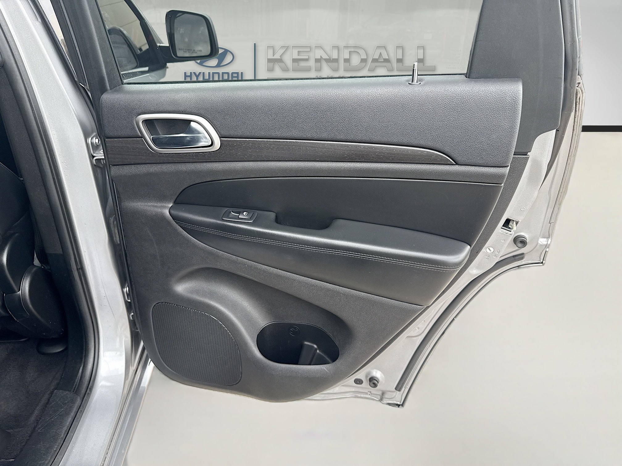 Used 2017 Billet Silver Metallic Clearcoat Jeep Altitude image 28