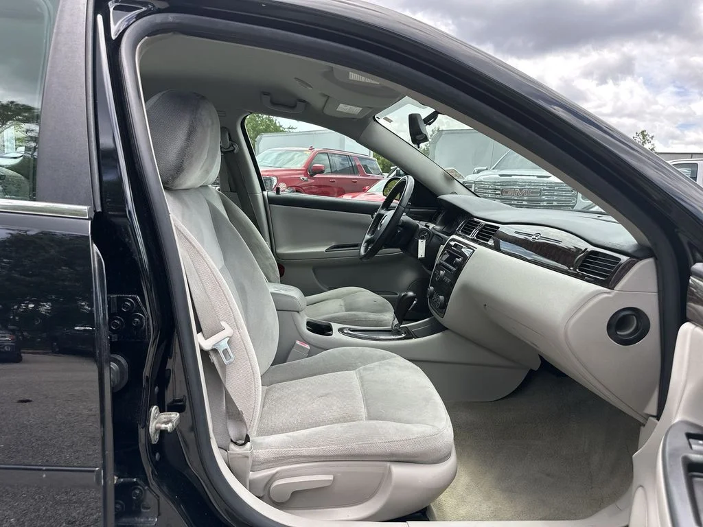 Certified Used 2014 Black Chevrolet LT image 25