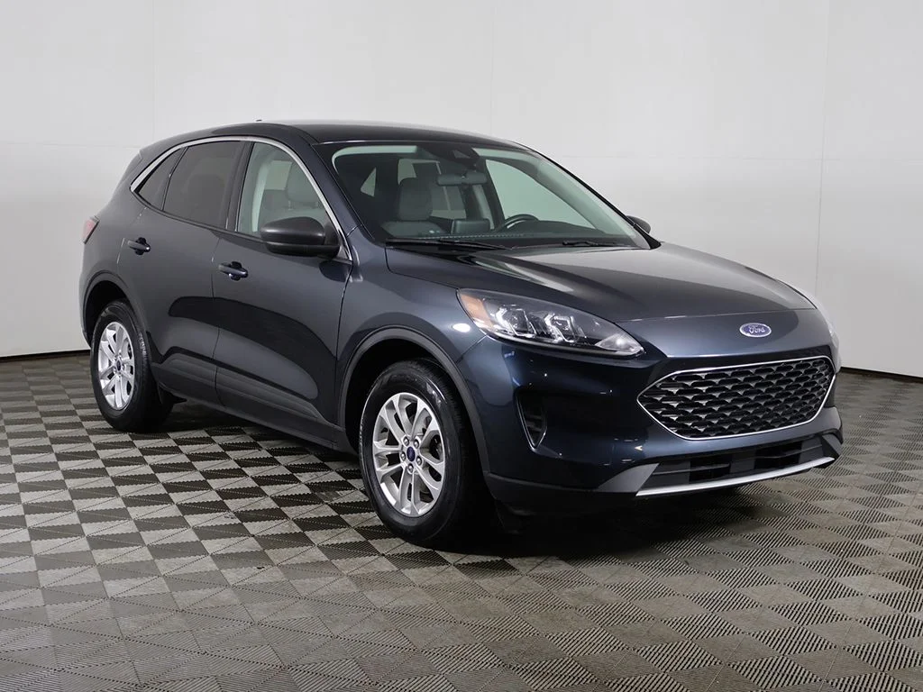 Used 2022 Ford Escape SE with VIN 1FMCU9G69NUB51060 for sale in Cleveland Heights, OH