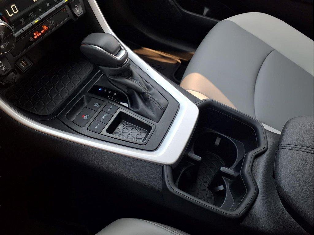 Used 2024 Wind Chill Pearl Toyota XLE Premium image 22