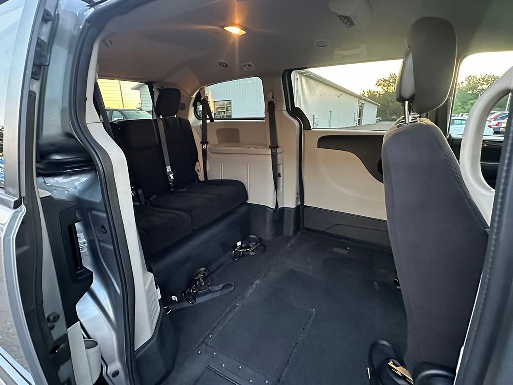 Used 2014 Silver Dodge Wheelchair Accessible- SXT image 27