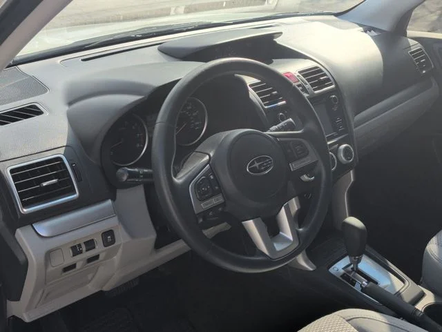 Used 2018 White Subaru 2.5i image 12