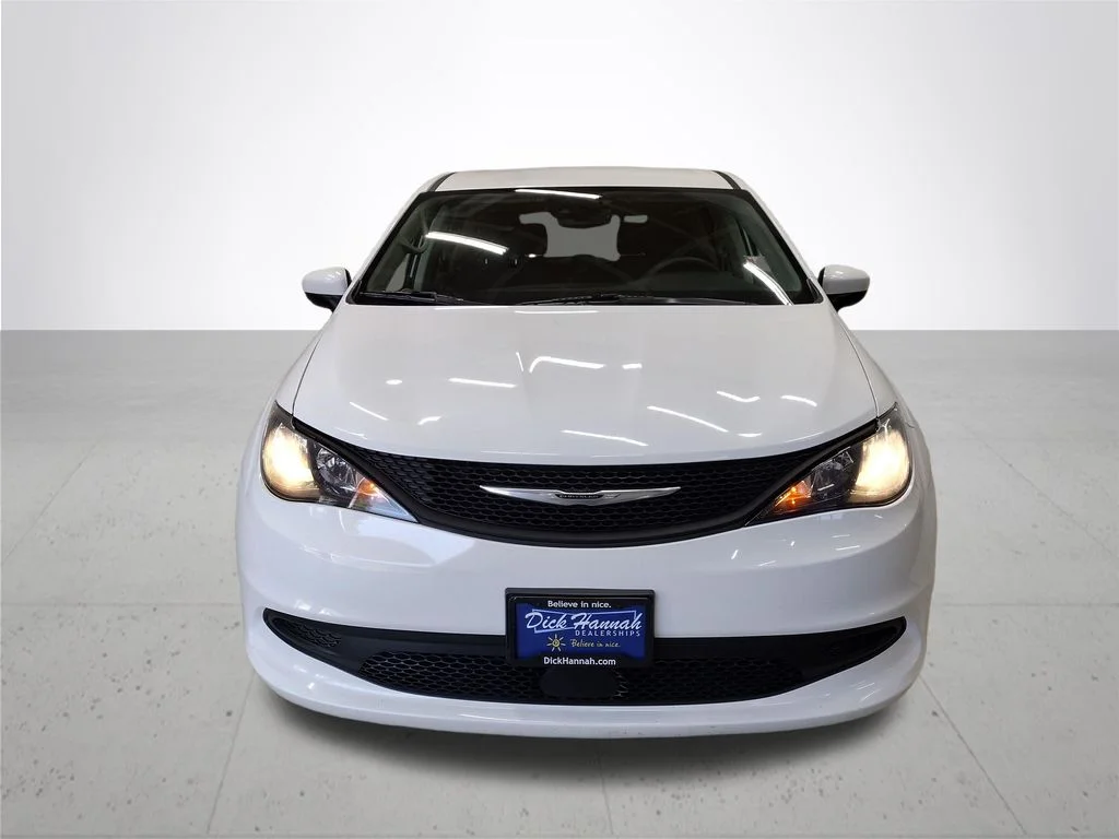 Used 2023 White Chrysler LX image 3