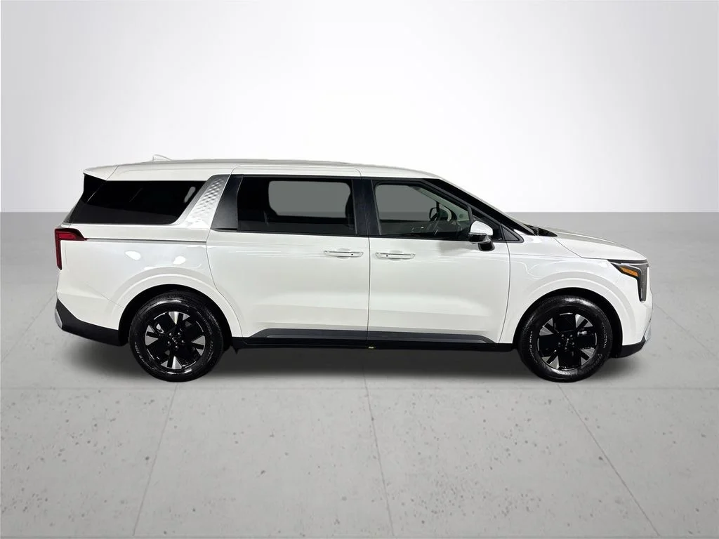 New 2026 Snow White Pearl Kia LXS image 5