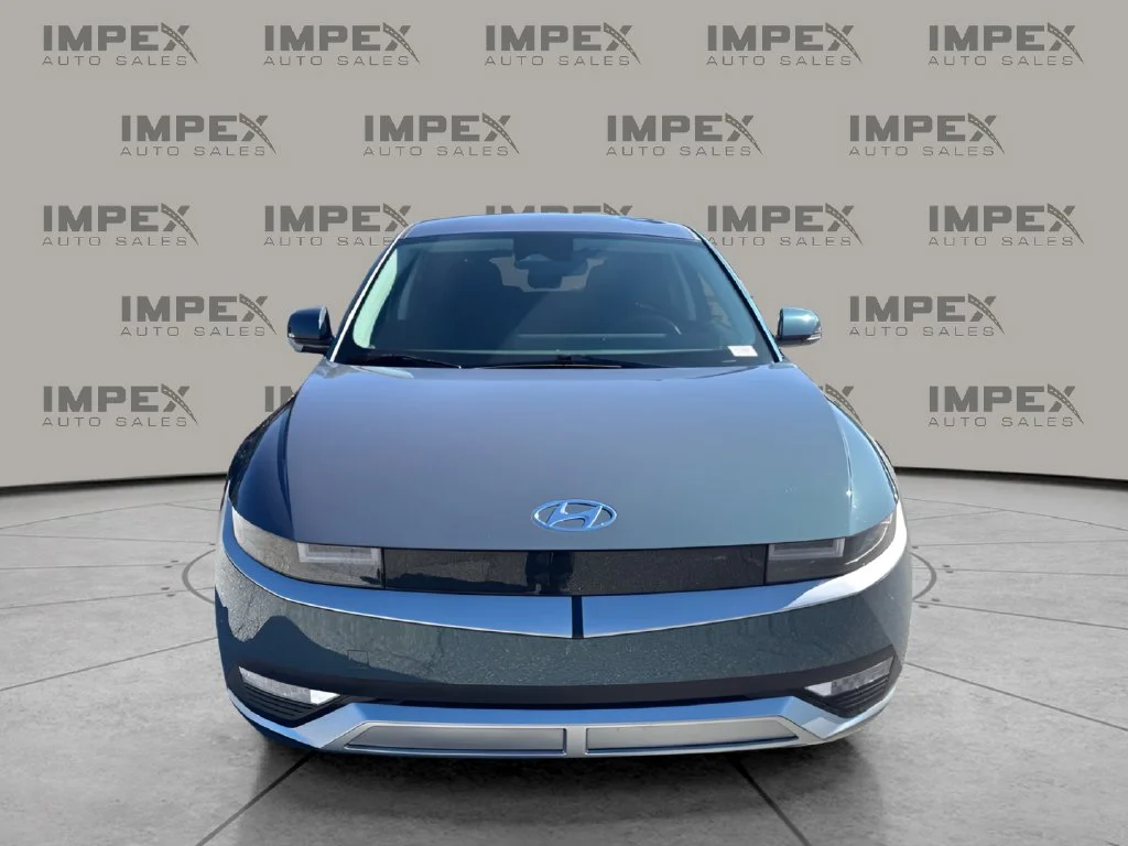 Used 2024 Green Hyundai SE image 8