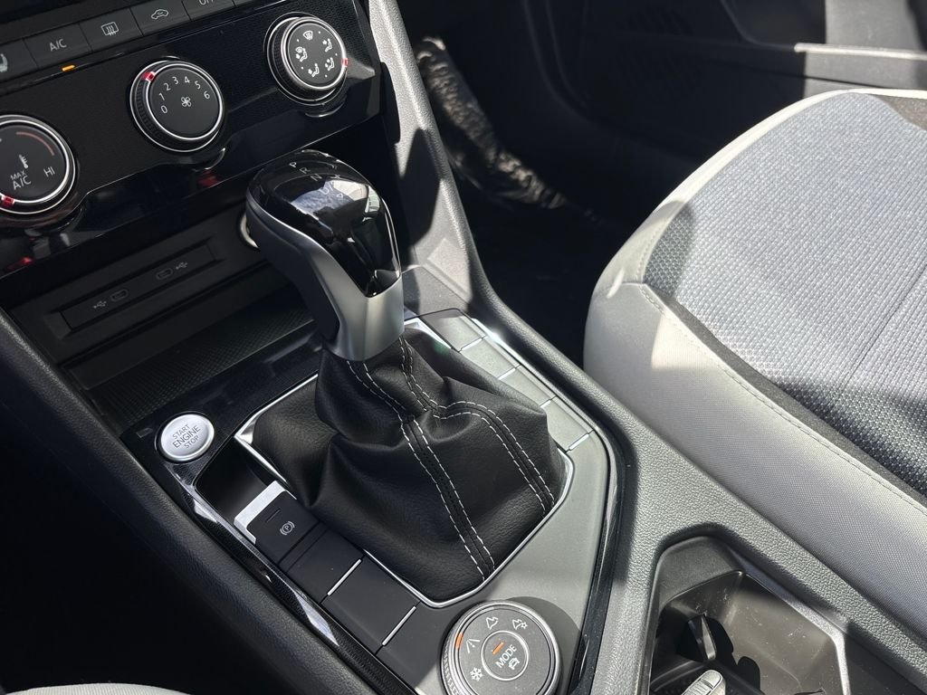 New 2026 Pure White Volkswagen 1.5T S image 22