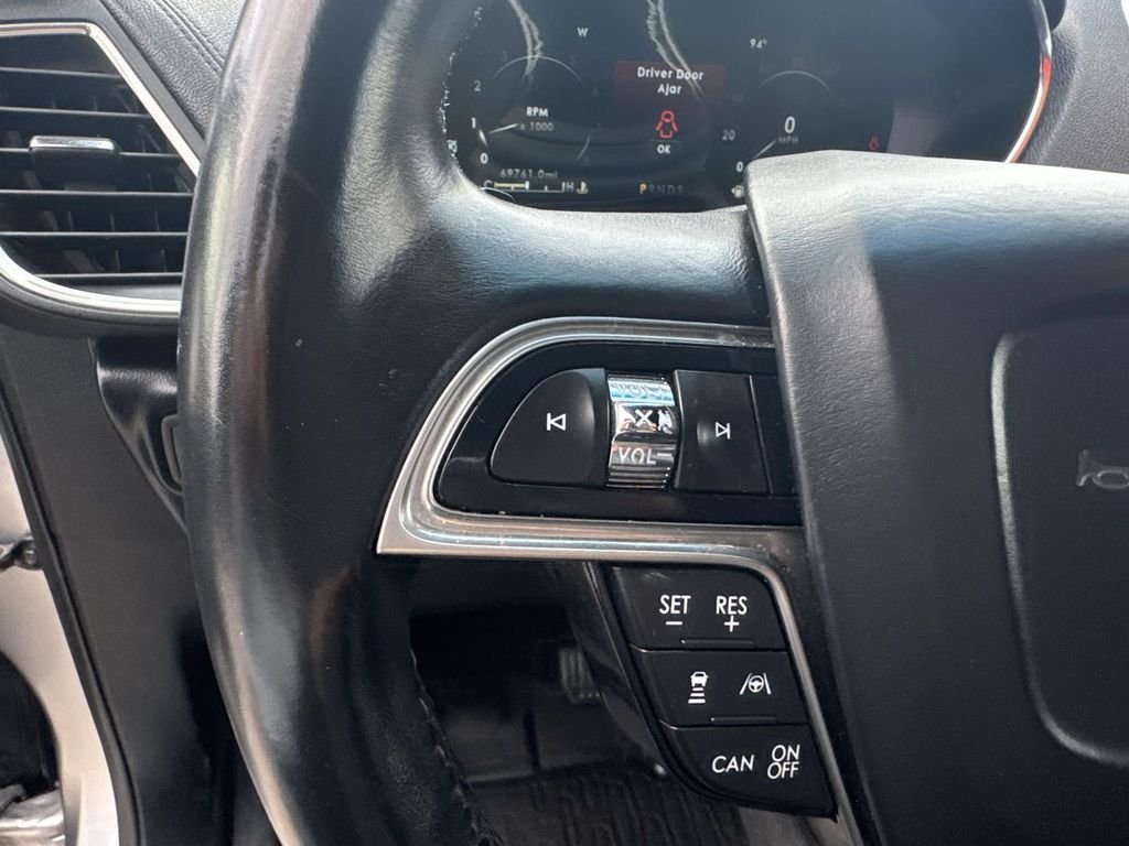 Used 2020 Silver Lincoln Reserve image 23