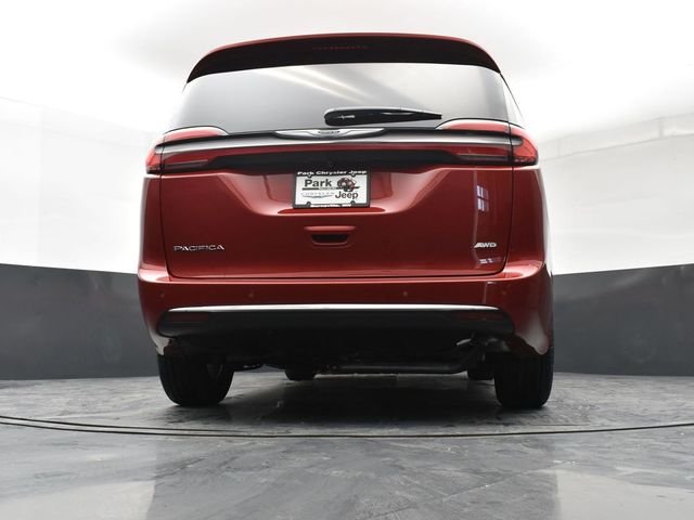 New 2026 Red Hot Pearl-Coat Exterior Paint Chrysler Select image 23