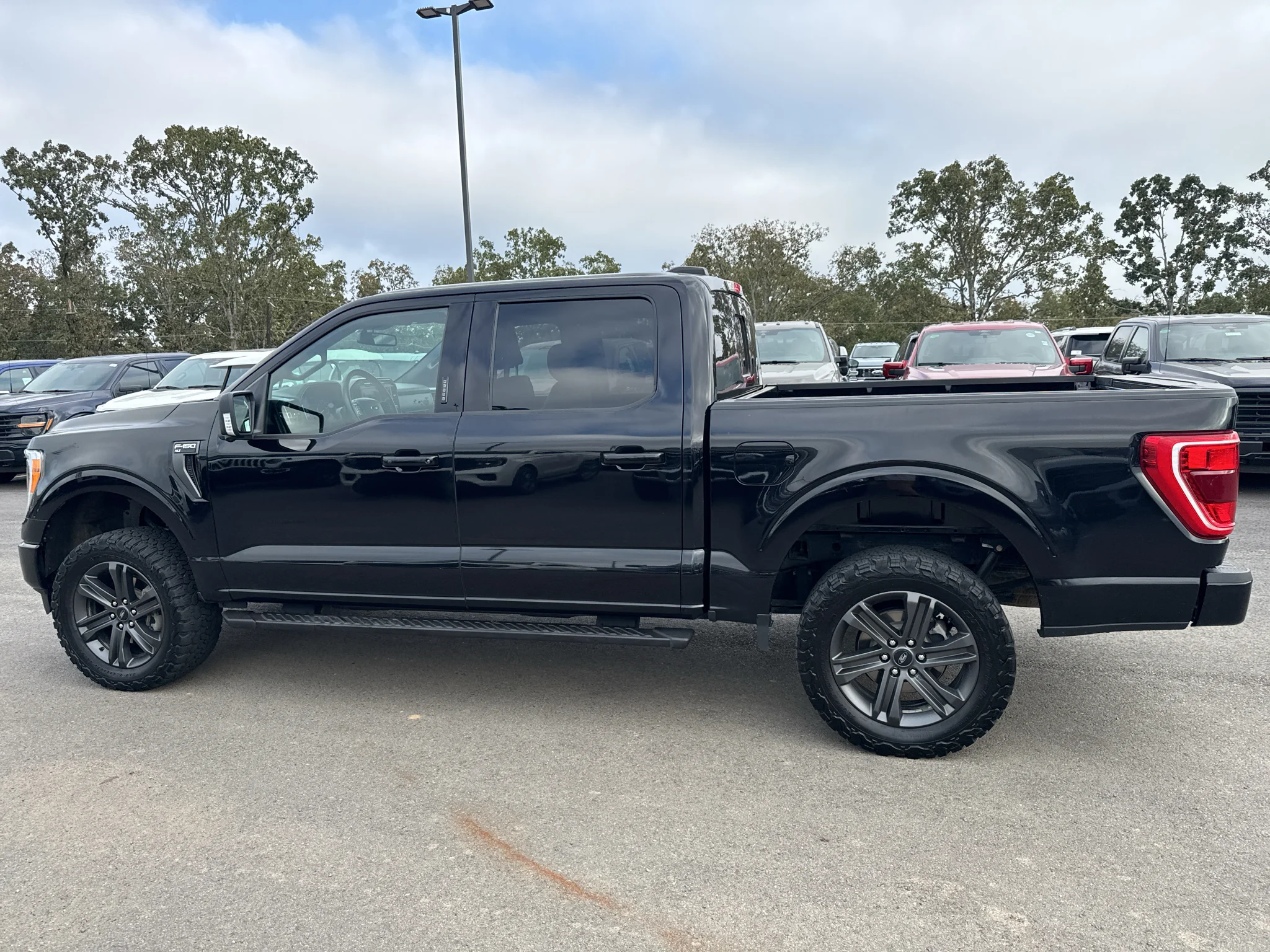 Used 2023 Agate Black Metallic Ford XLT image 10