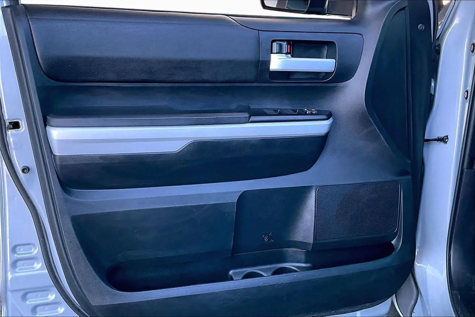 Used 2018 Cement Toyota SR5 image 23