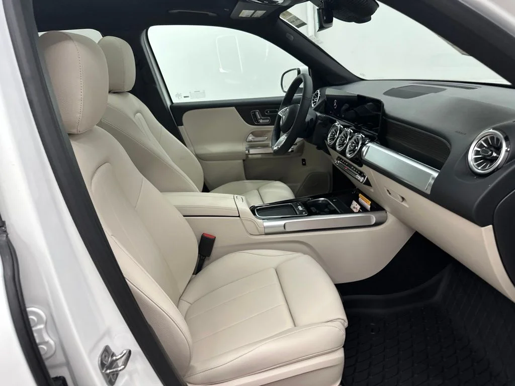 New 2026 White Mercedes-Benz GLB 250 image 25