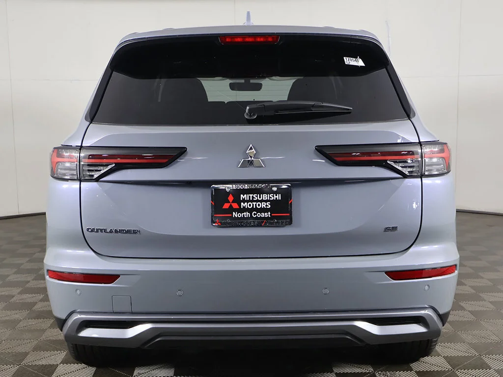 New 2026 Gray Mitsubishi SE image 14