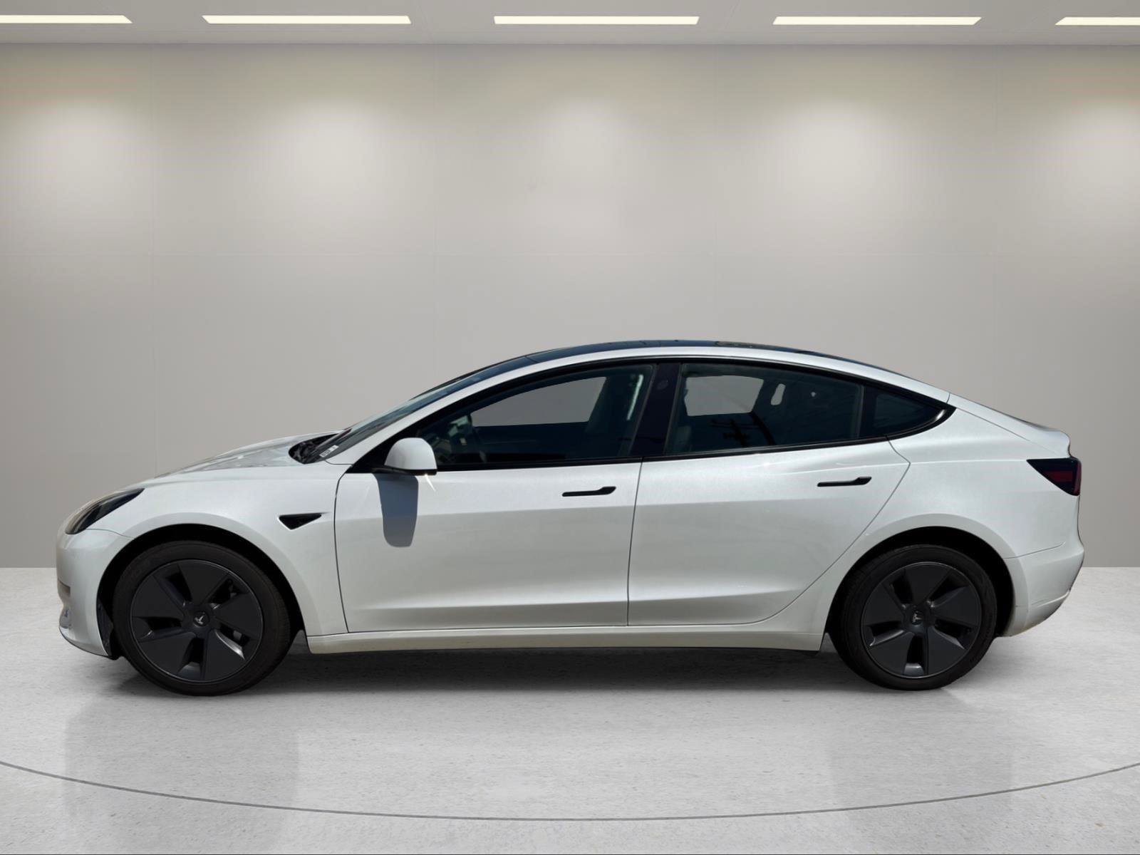 Used 2023  Tesla  image 3
