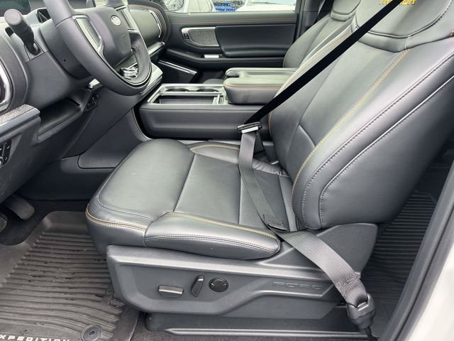 New 2025 Star White Metallic Tri-Coat Ford Tremor image 7