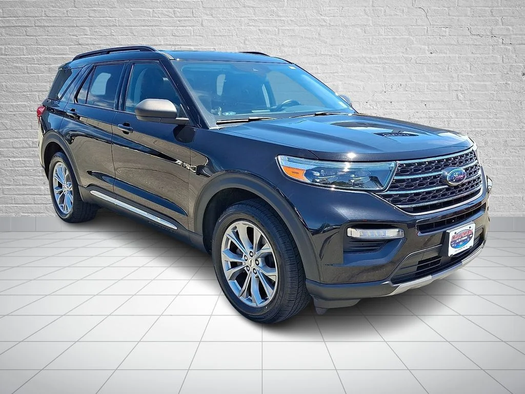 Certified Used 2021 Black Metallic Ford XLT image 4