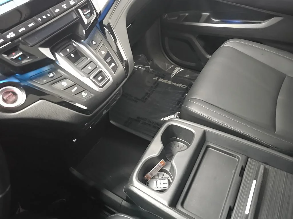 Used 2022 Platinum White Pearl Honda Touring image 28
