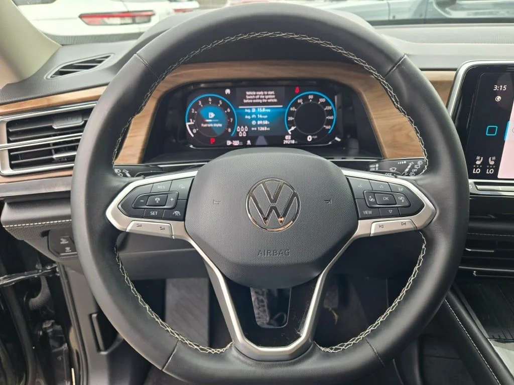 Used 2025 Gray Volkswagen 2.0T SE w/Technology image 28