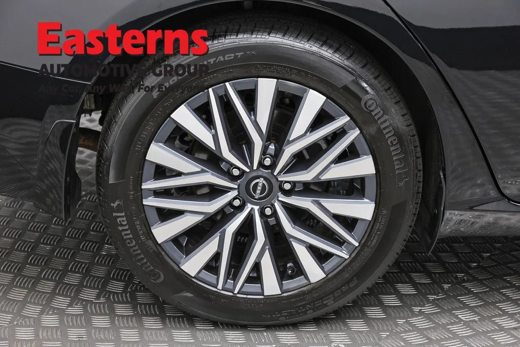 Used 2023 Black Nissan 2.5 SV image 30