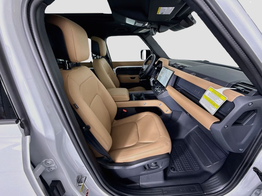 New 2026 Fuji White Land Rover X-Dynamic SE image 20