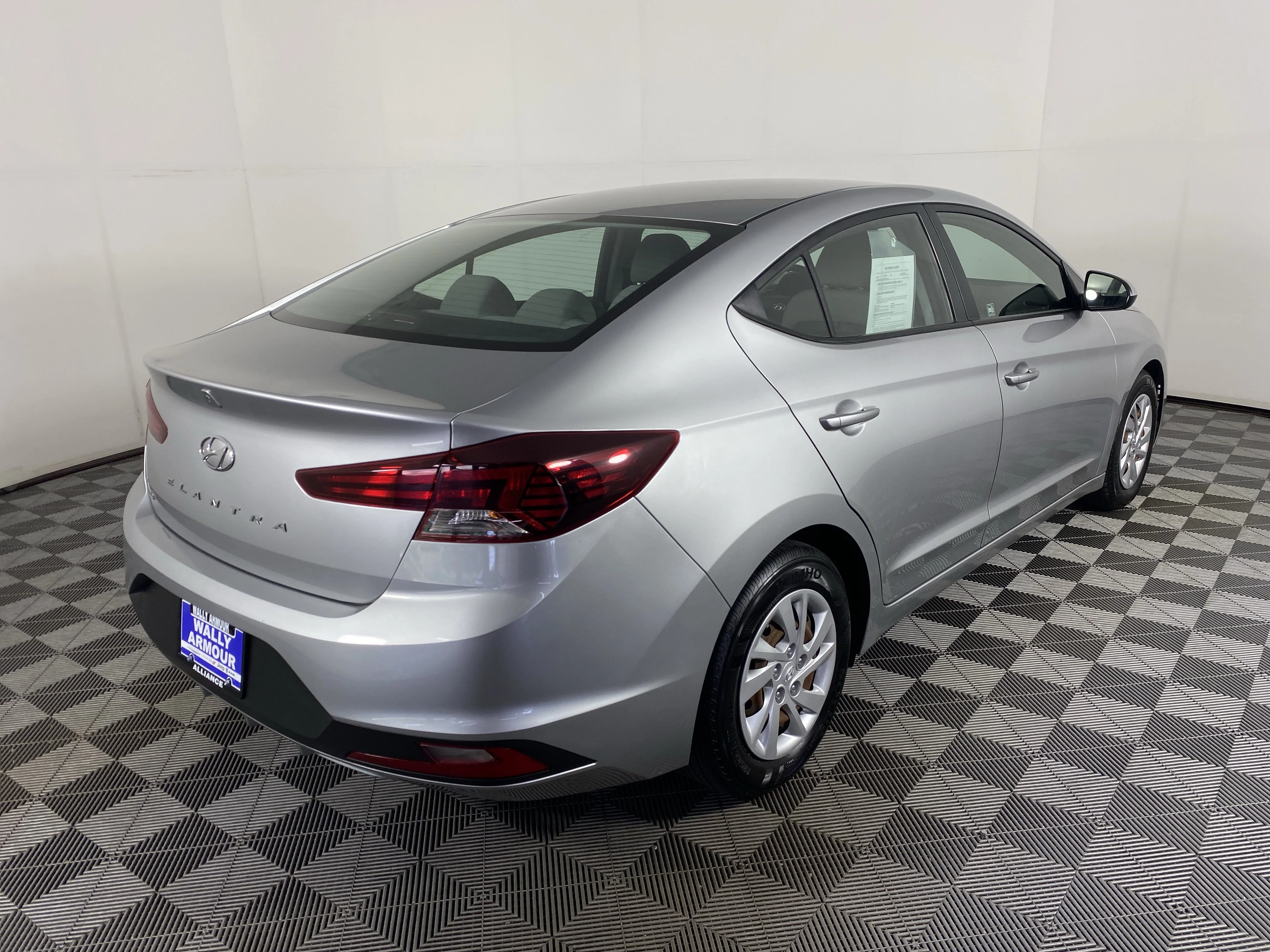 Used 2020 Stellar Silver Hyundai SE image 5