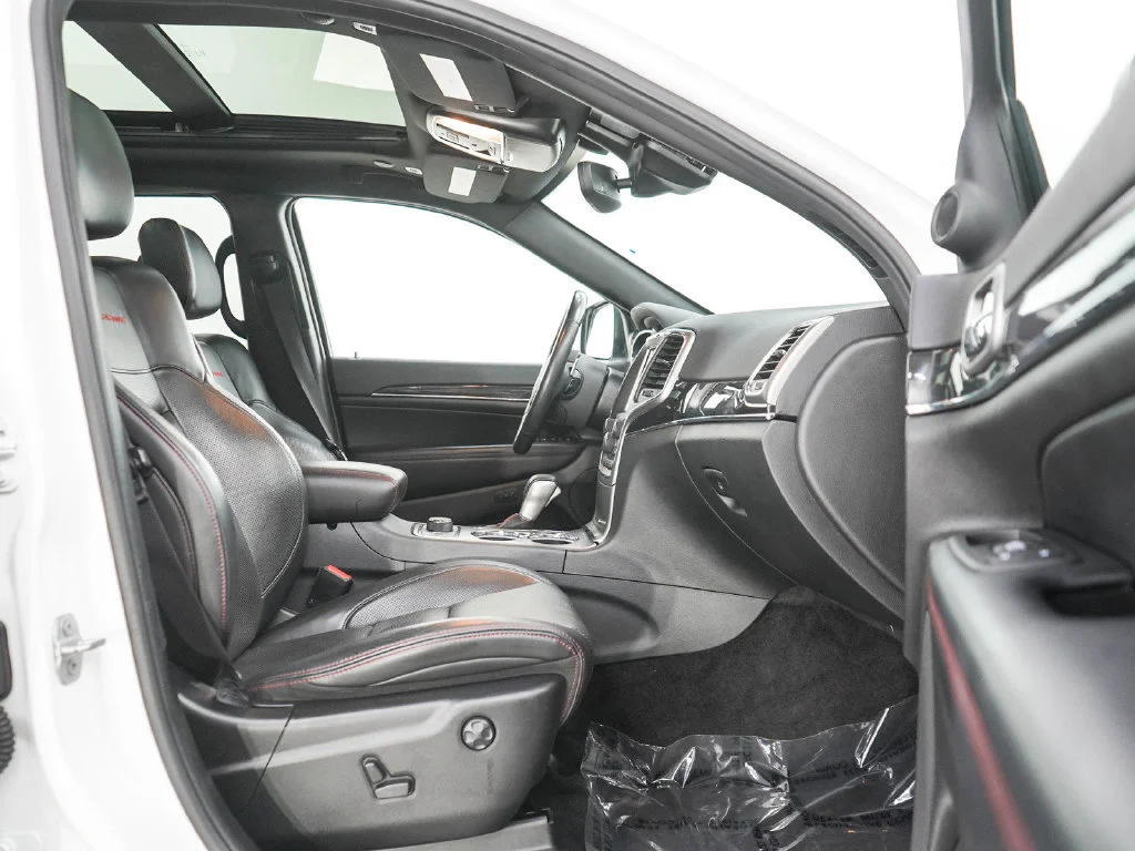 Used 2018 Bright White Clearcoat Jeep Trailhawk image 12