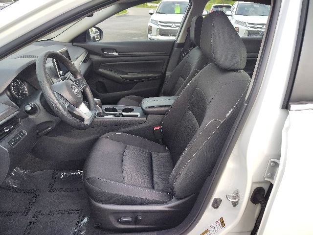Used 2025 White Nissan 2.5 SV image 13