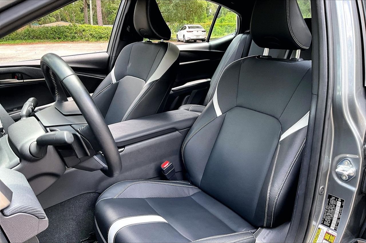 Certified Used 2025  Toyota SE image 18