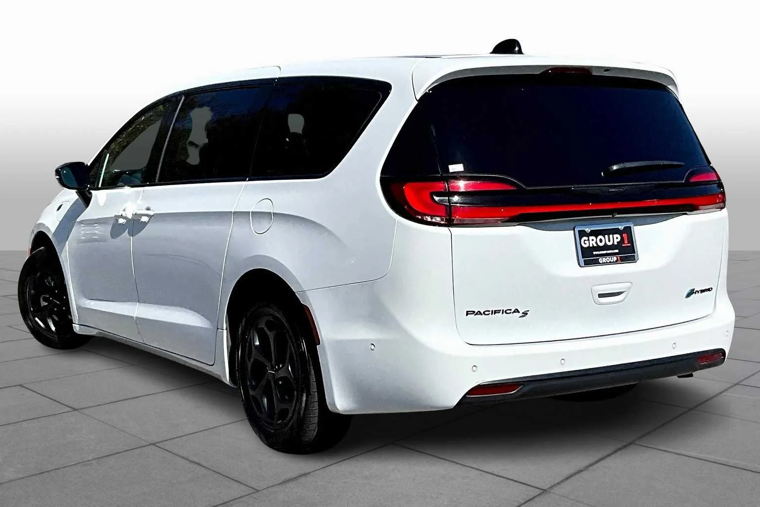 Used 2024 Bright White Clearcoat Chrysler Hybrid S Appearance Pkg image 12