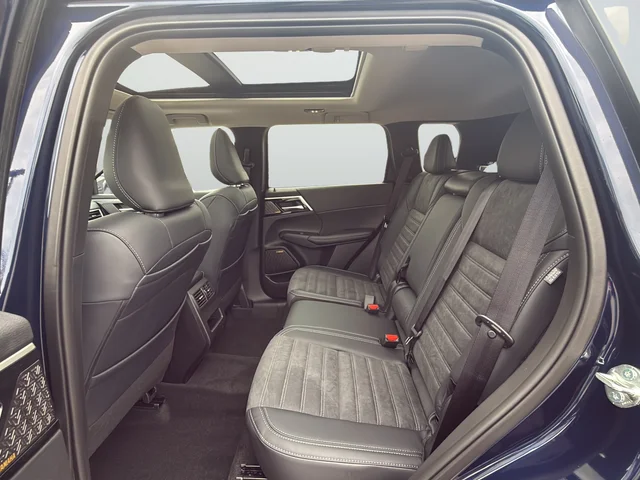 New 2026 Blue Mitsubishi SE image 27