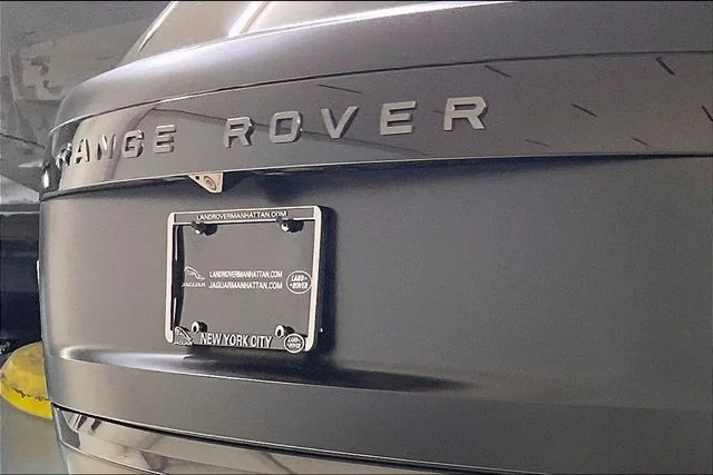 Used 2024 White Land Rover SE image 7