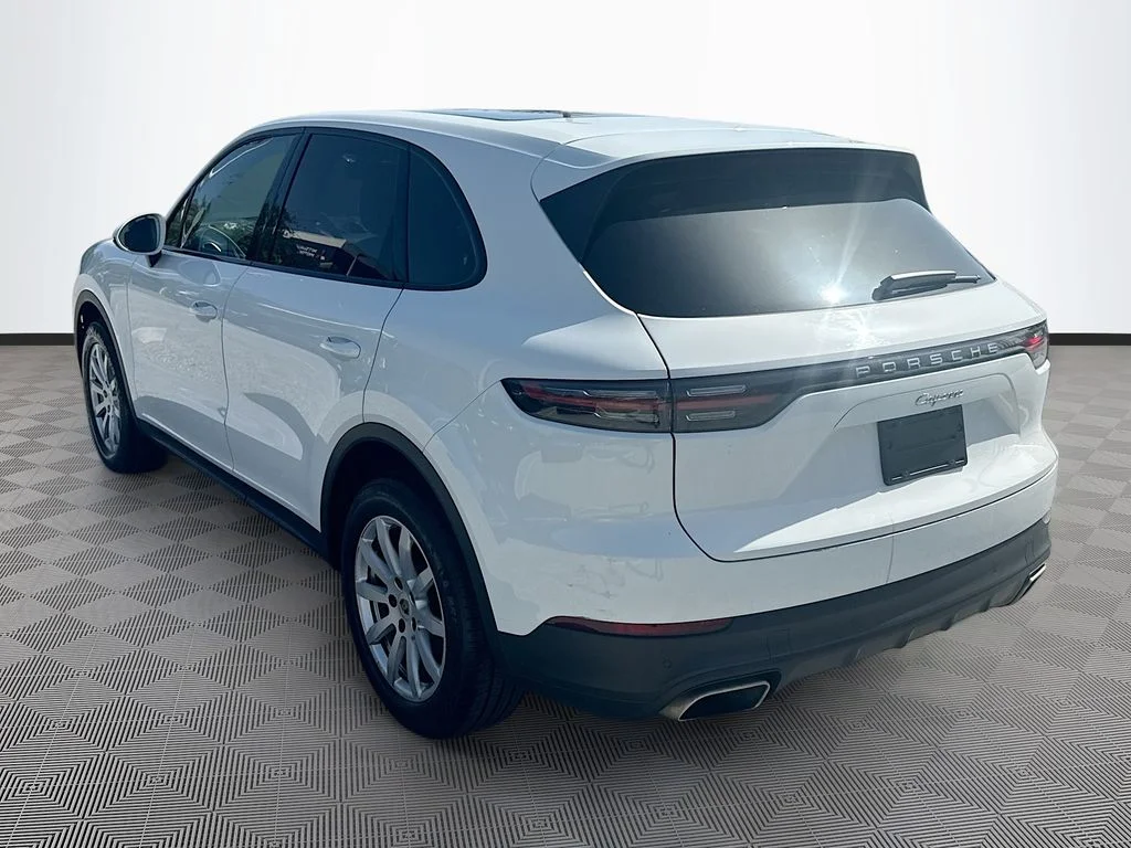 Used 2021  Porsche Base image 8