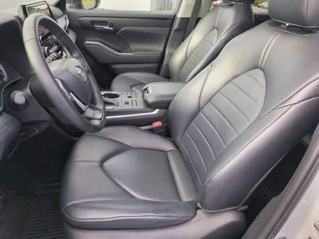 Used 2023 Beige Toyota XLE image 14