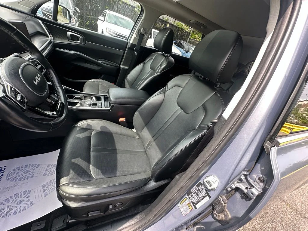 Used 2024 Silver Kia S image 8