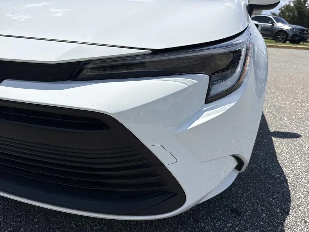 Used 2023 White Toyota LE image 9