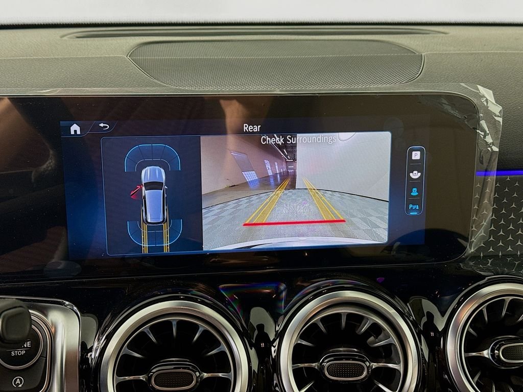 Used 2025 White Mercedes-Benz GLB 250 image 14