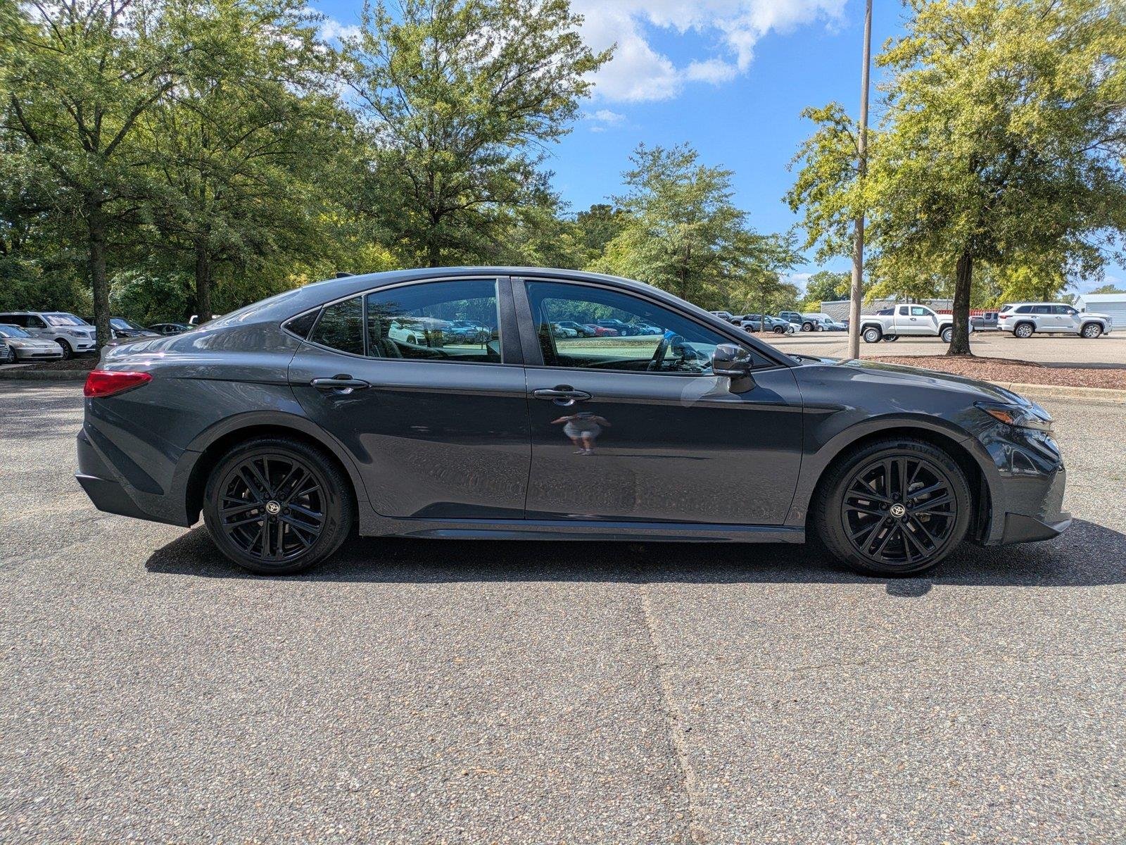 Used 2025  Toyota SE image 3