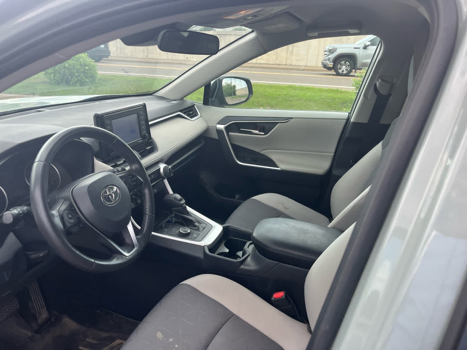Used 2020 Lunar Rock Toyota Hybrid XLE image 10