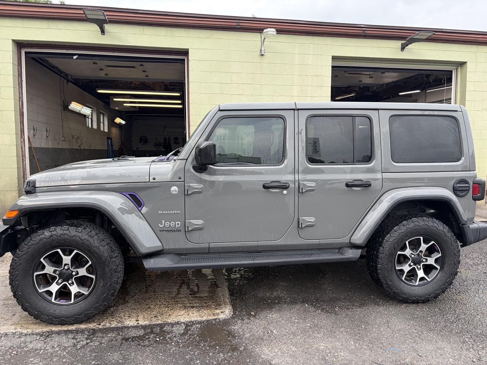 Used 2021 Sting-Grey Jeep Unlimited Sahara image 4