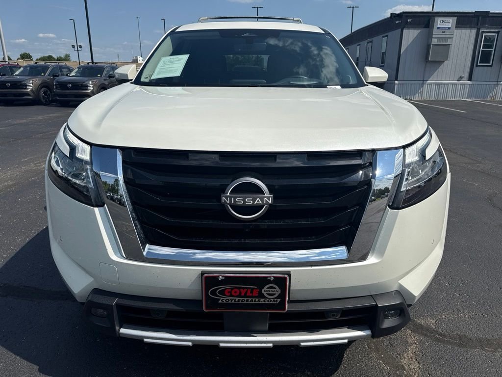 Used 2023 White Nissan Platinum image 8