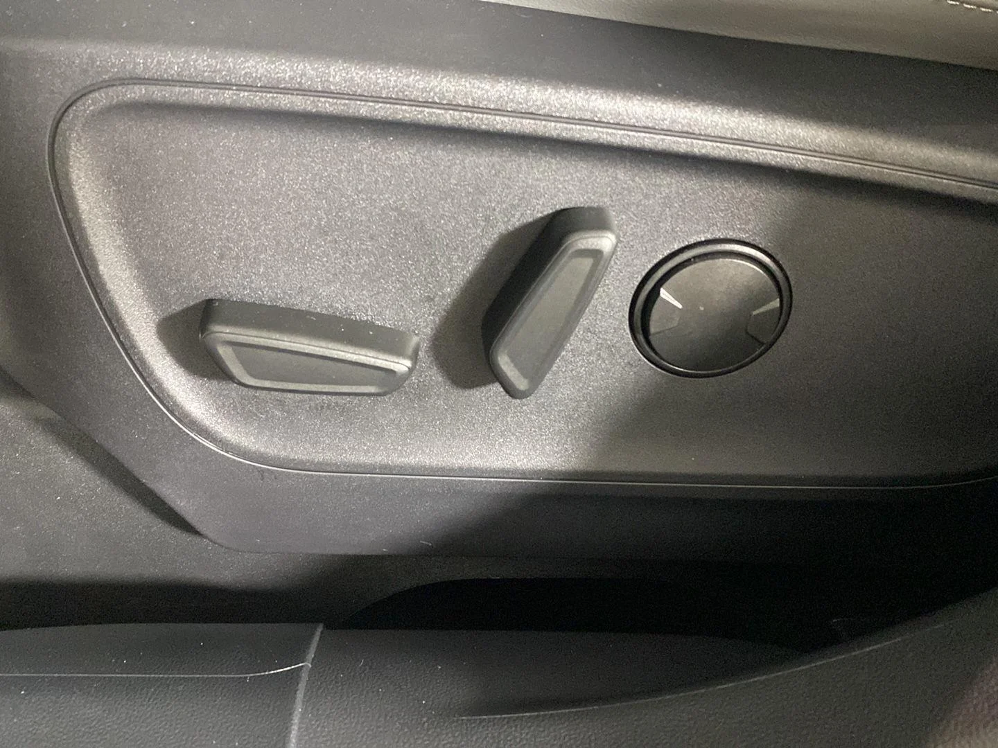 New 2026 Carbonized Gray Metallic Ford Badlands image 17