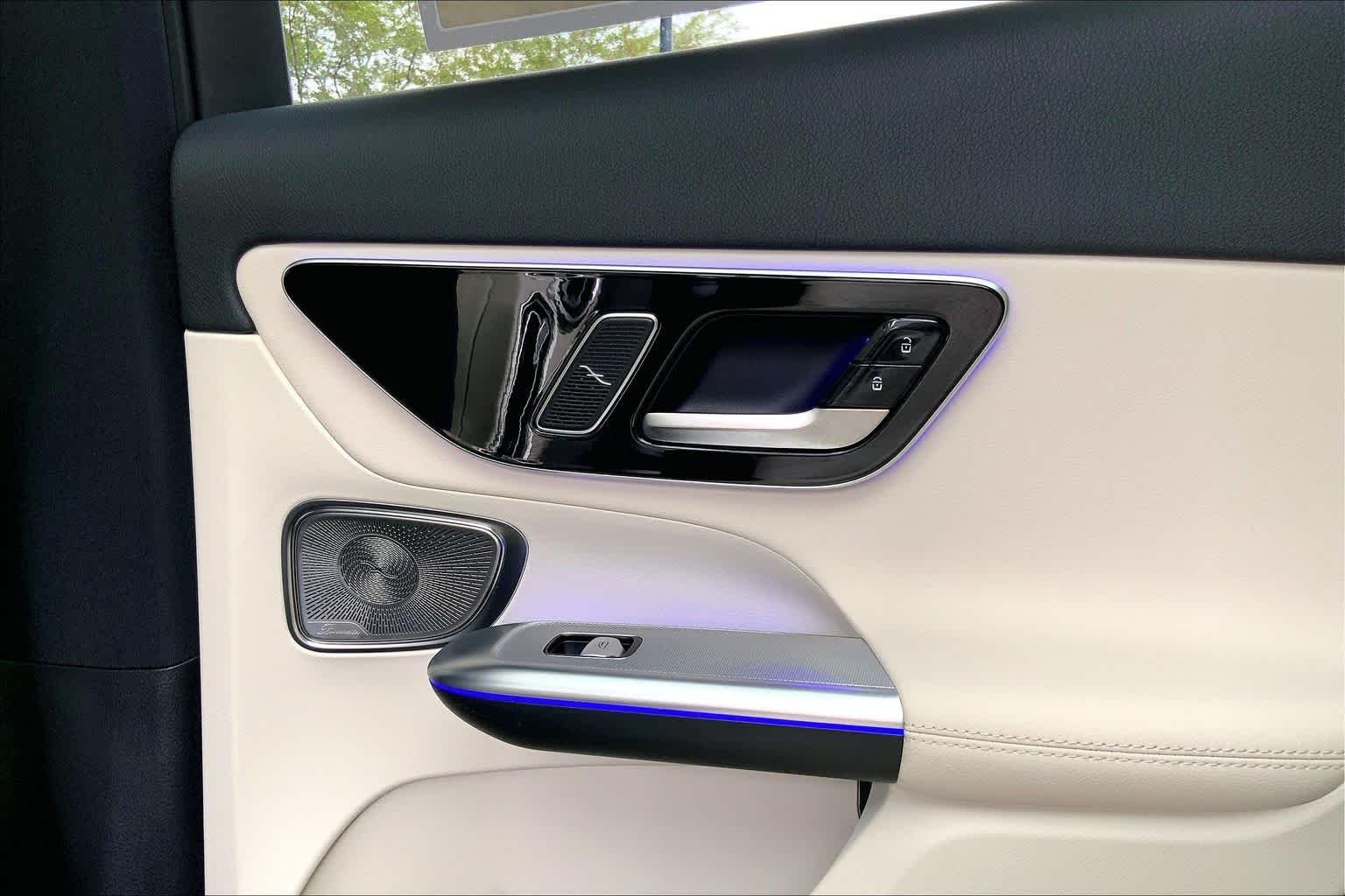 Certified Used 2025 Polar White Mercedes-Benz GLC 300 image 36