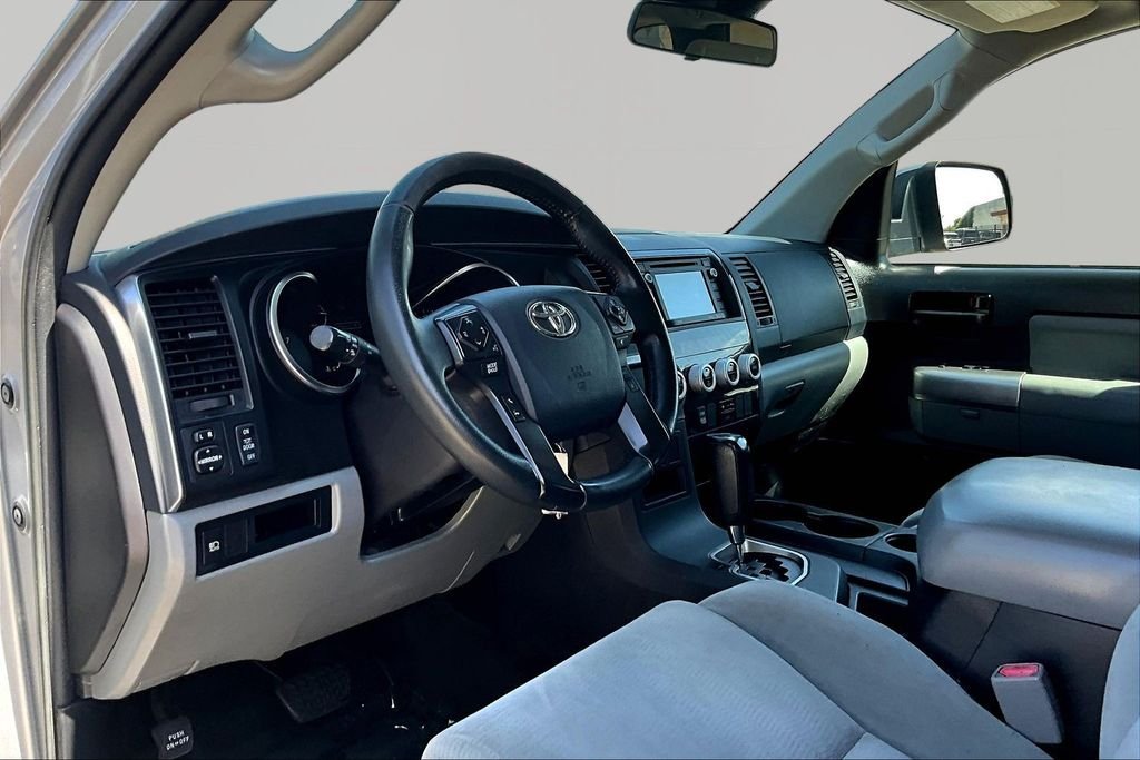 Used 2018 Silver Toyota SR5 image 16