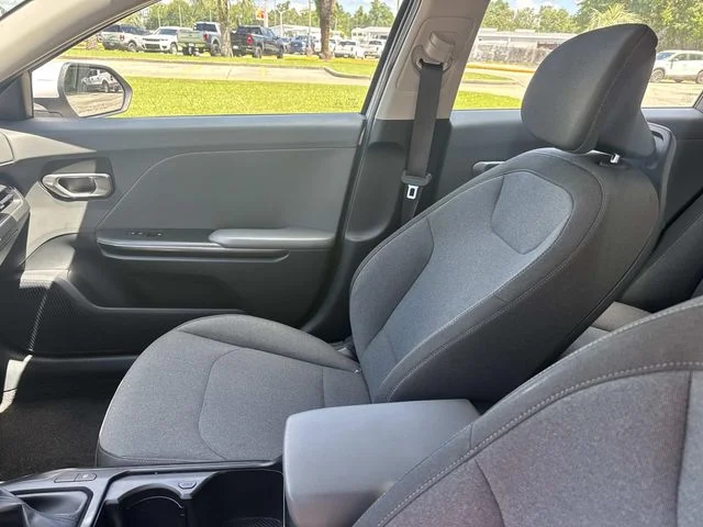 Certified Used 2025 Snow White Pearl Kia LXS image 27