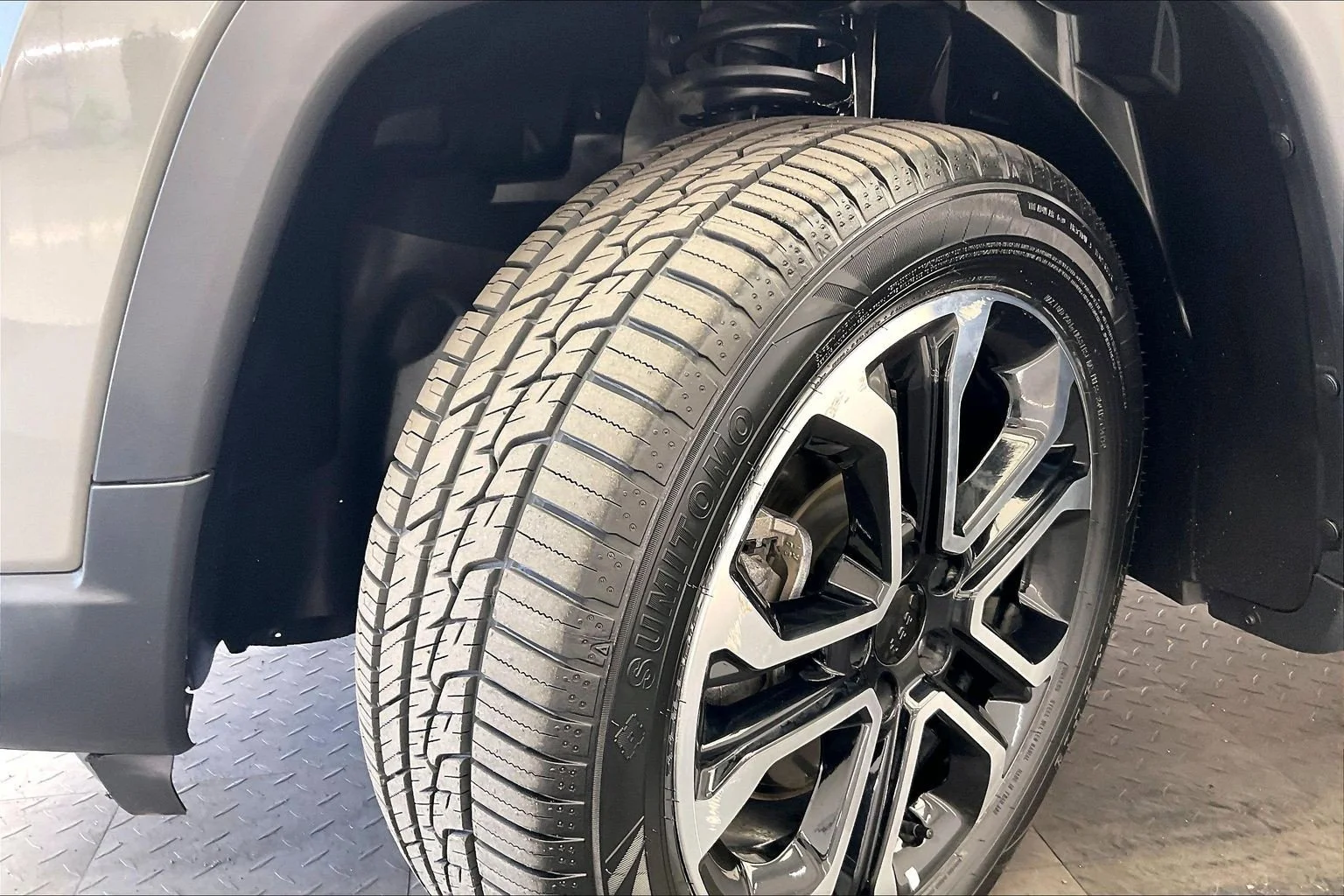 Used 2024 Sting-Gray Clearcoat Jeep Limited image 33